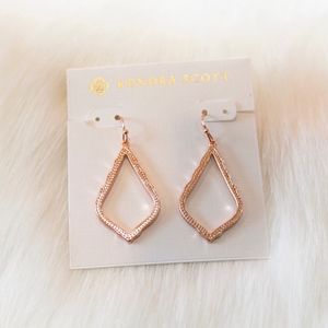 KENDRA SCOTT Sophia Drop Earrings In Rose Gold